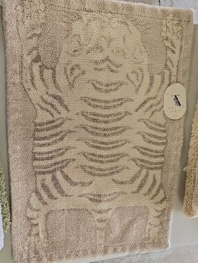 Plush Patterned Beige Bath Mat - Neutral Taupe Accents